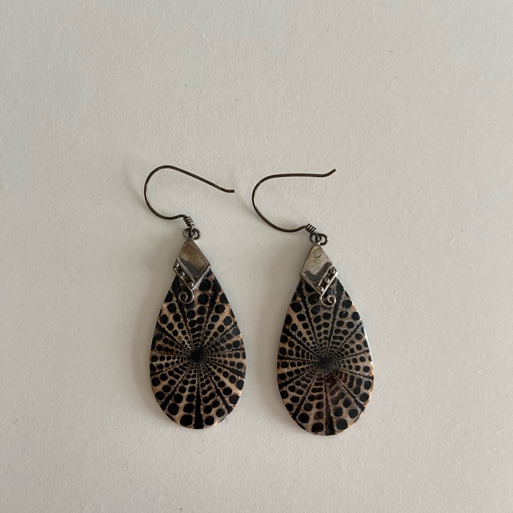 Elegant Black and Tan Teardrop Earrings